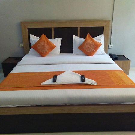 Hotel Samridhi Palace Juhi Bari Dış mekan fotoğraf
