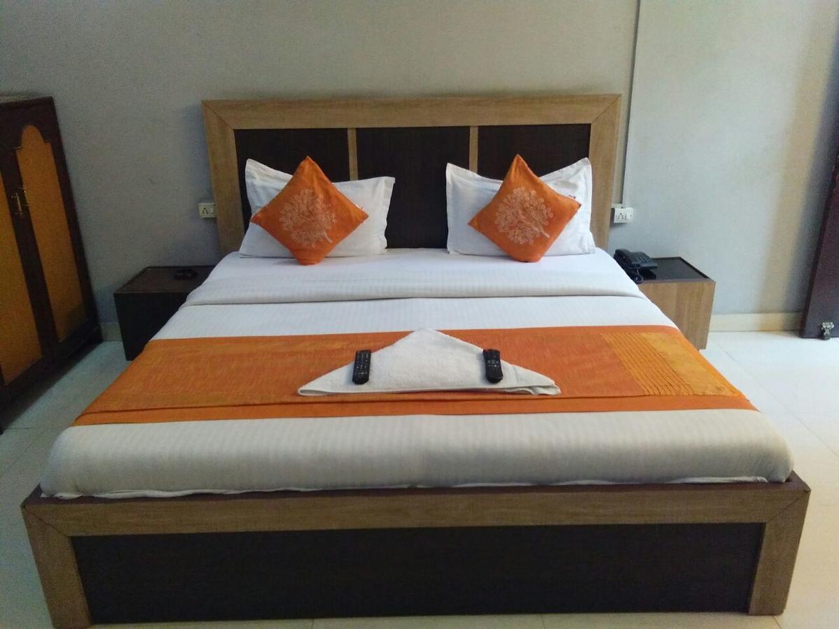 Hotel Samridhi Palace Juhi Bari Dış mekan fotoğraf