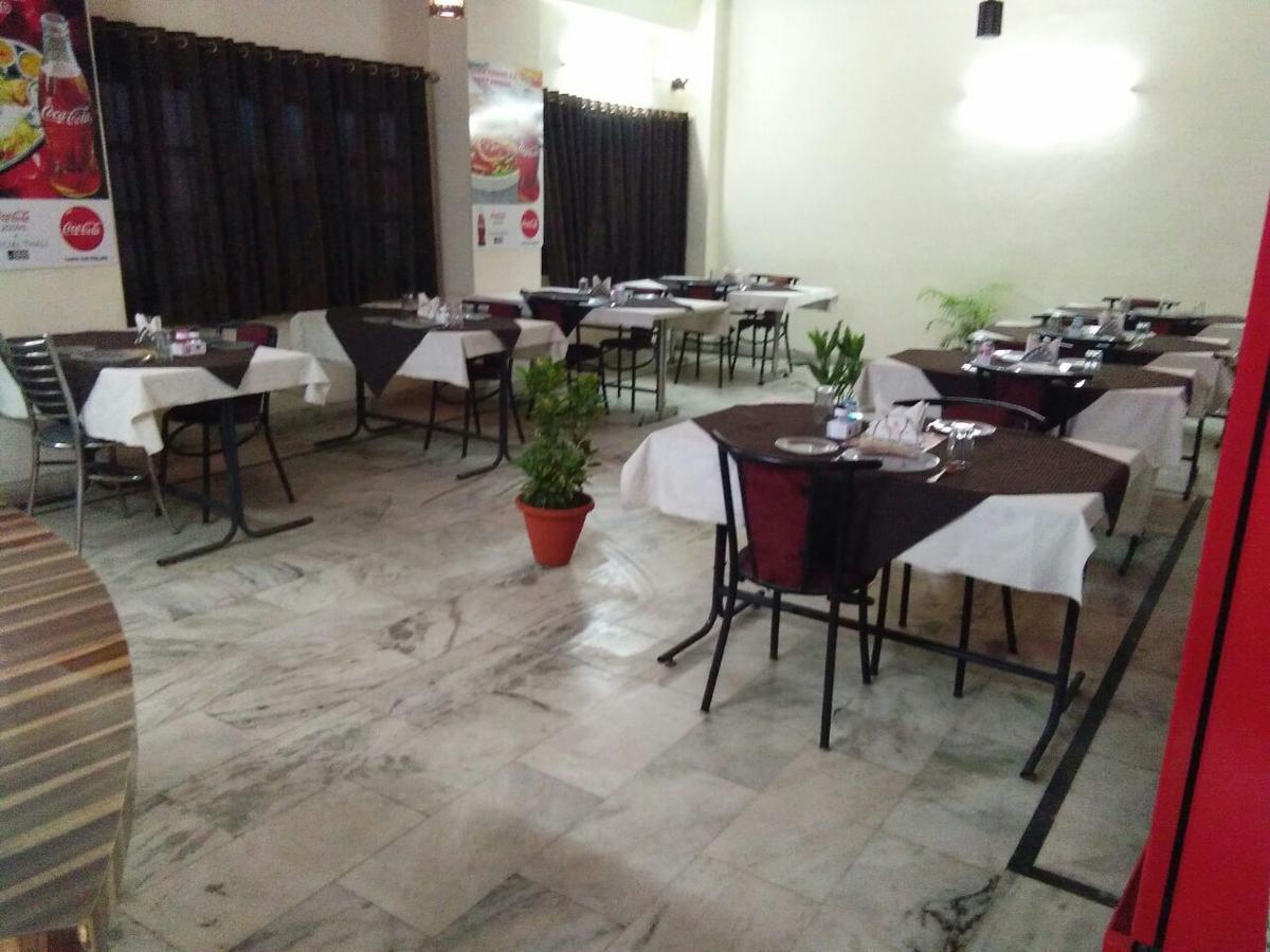 Hotel Samridhi Palace Juhi Bari Dış mekan fotoğraf